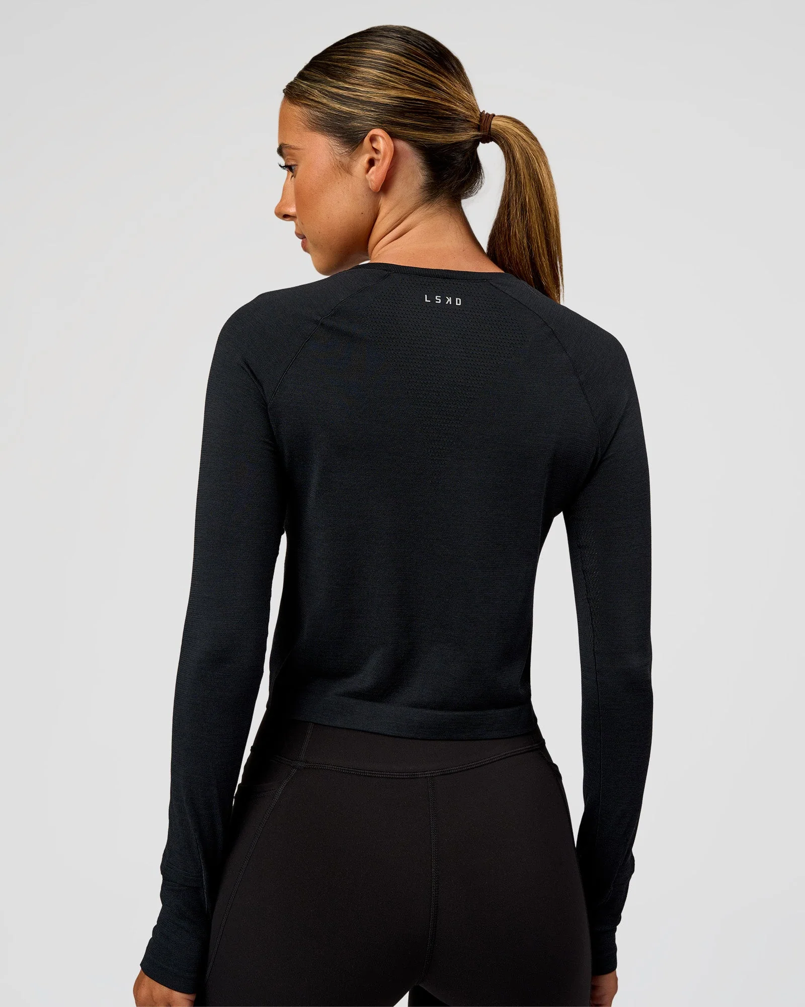 AeroFLX+ Seamless Long Sleeve Skimmer Tee - Black Marl - Image 7