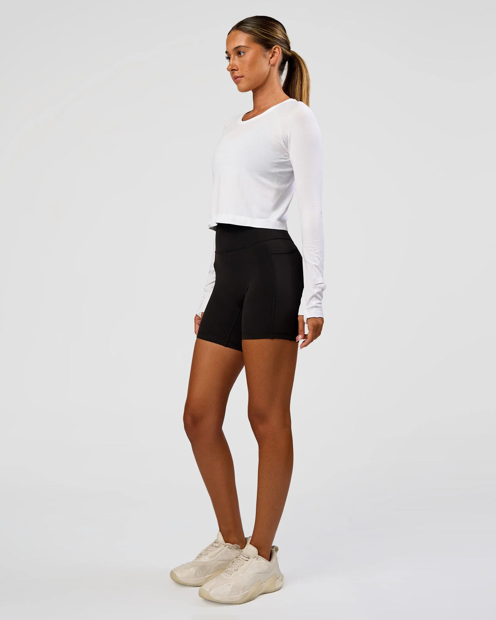 AeroFLX+ Seamless Long Sleeve Skimmer Tee - White/White - Image 8