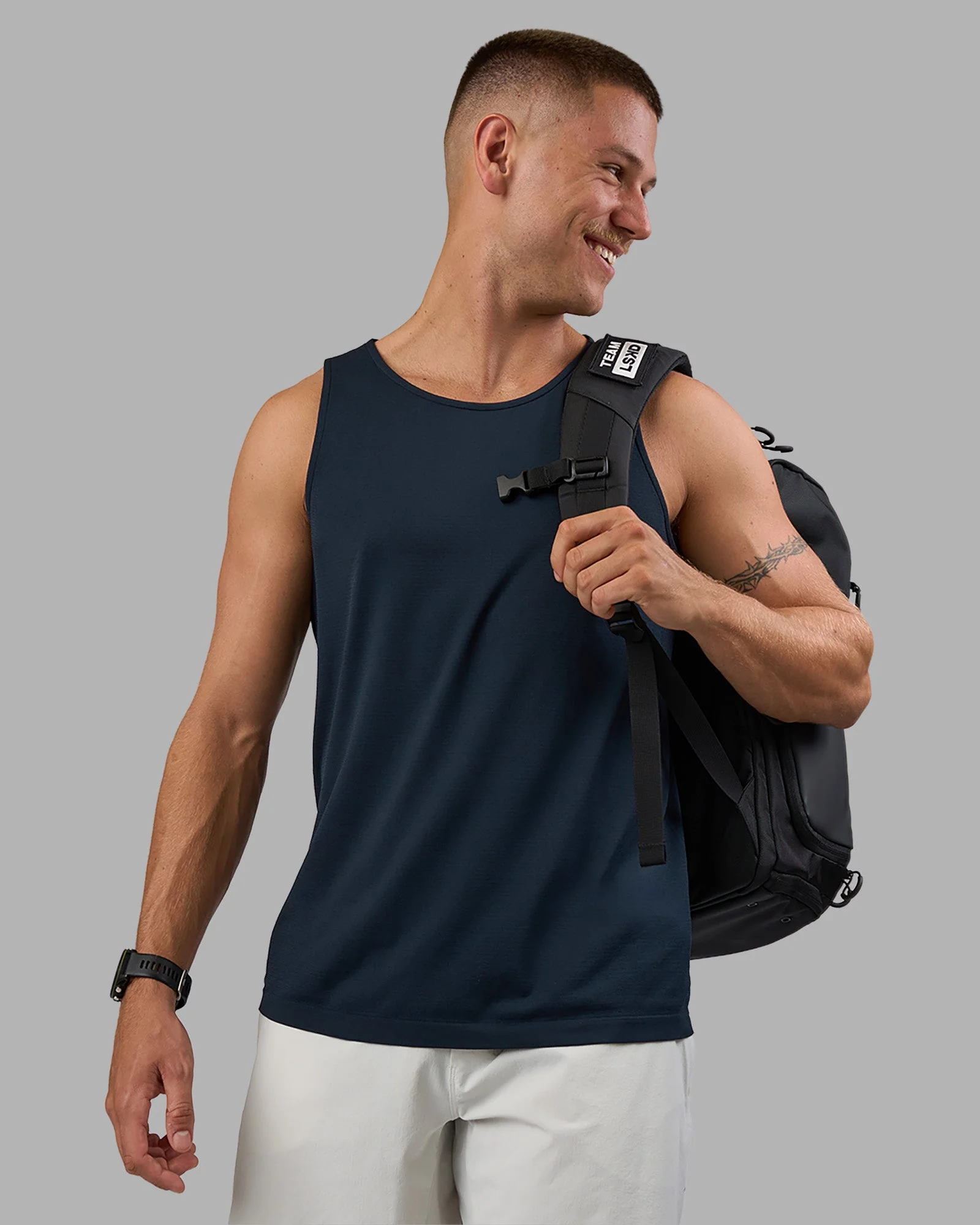 AeroFLX+ Seamless Tank - Navy/Navy - Image 5