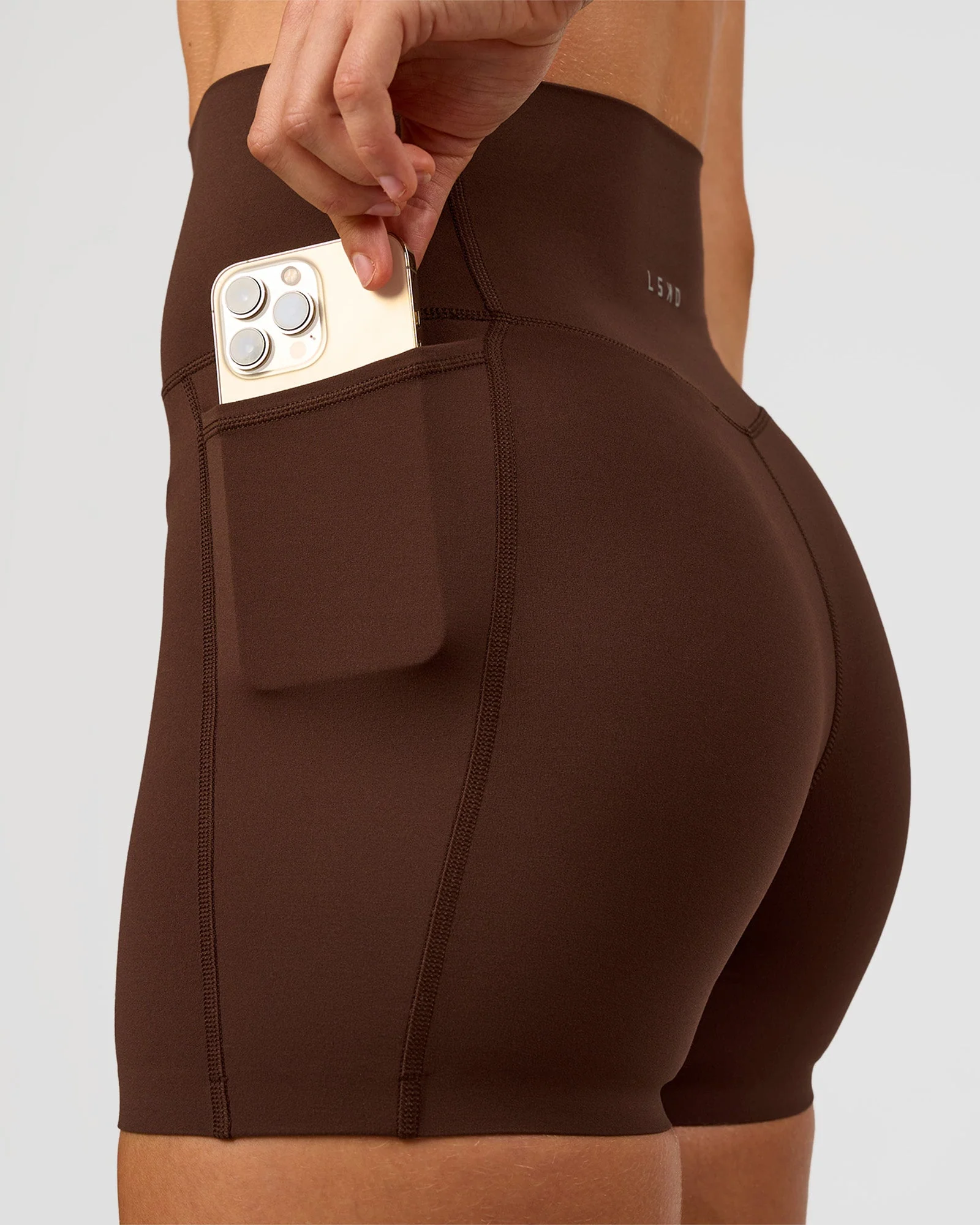 Elixir Ultra High-Rise 4" Short Pockets - Hot Chocolate - Image 2