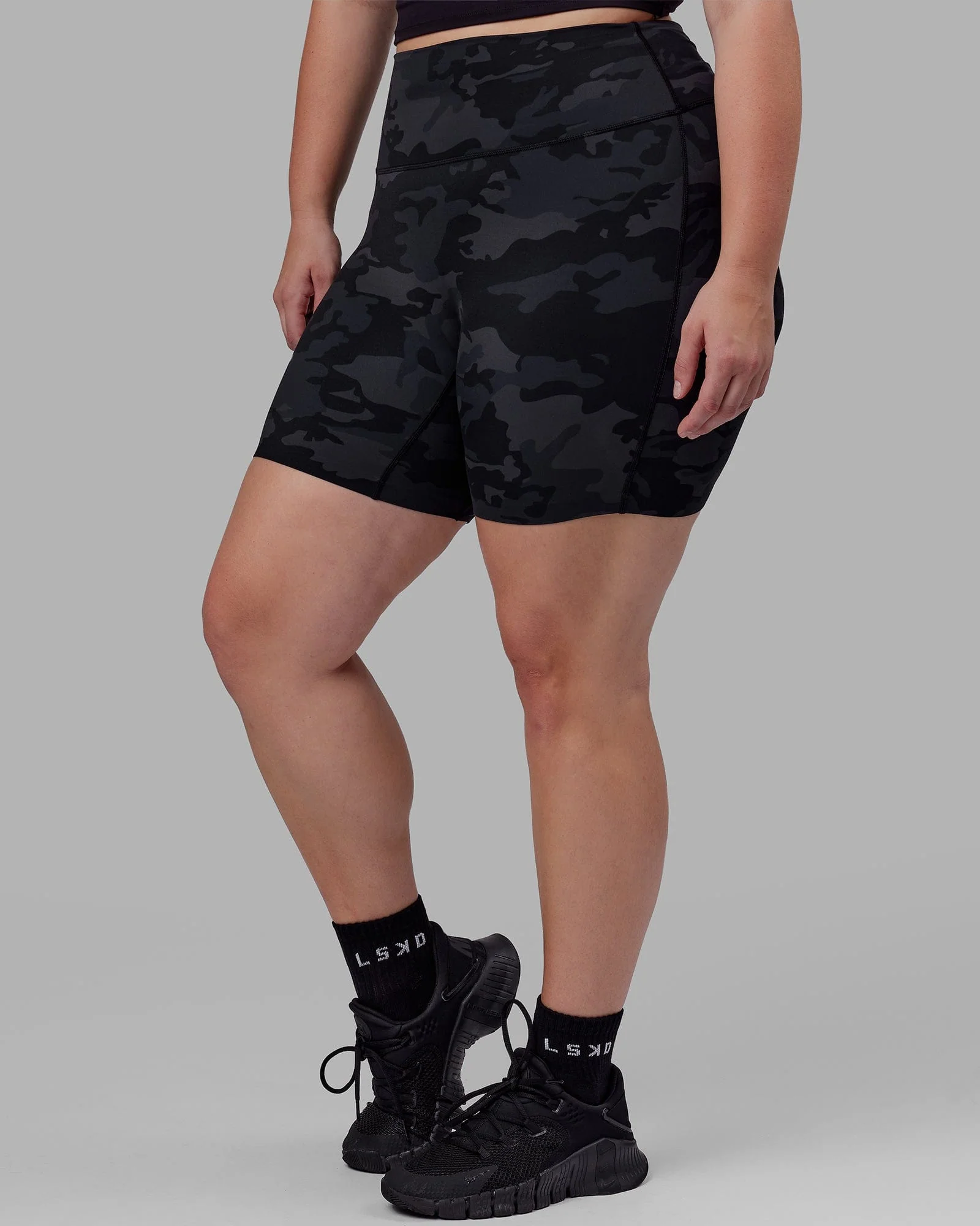 Elixir Ultra High-Rise 6" Short - Black Camo - Image 7