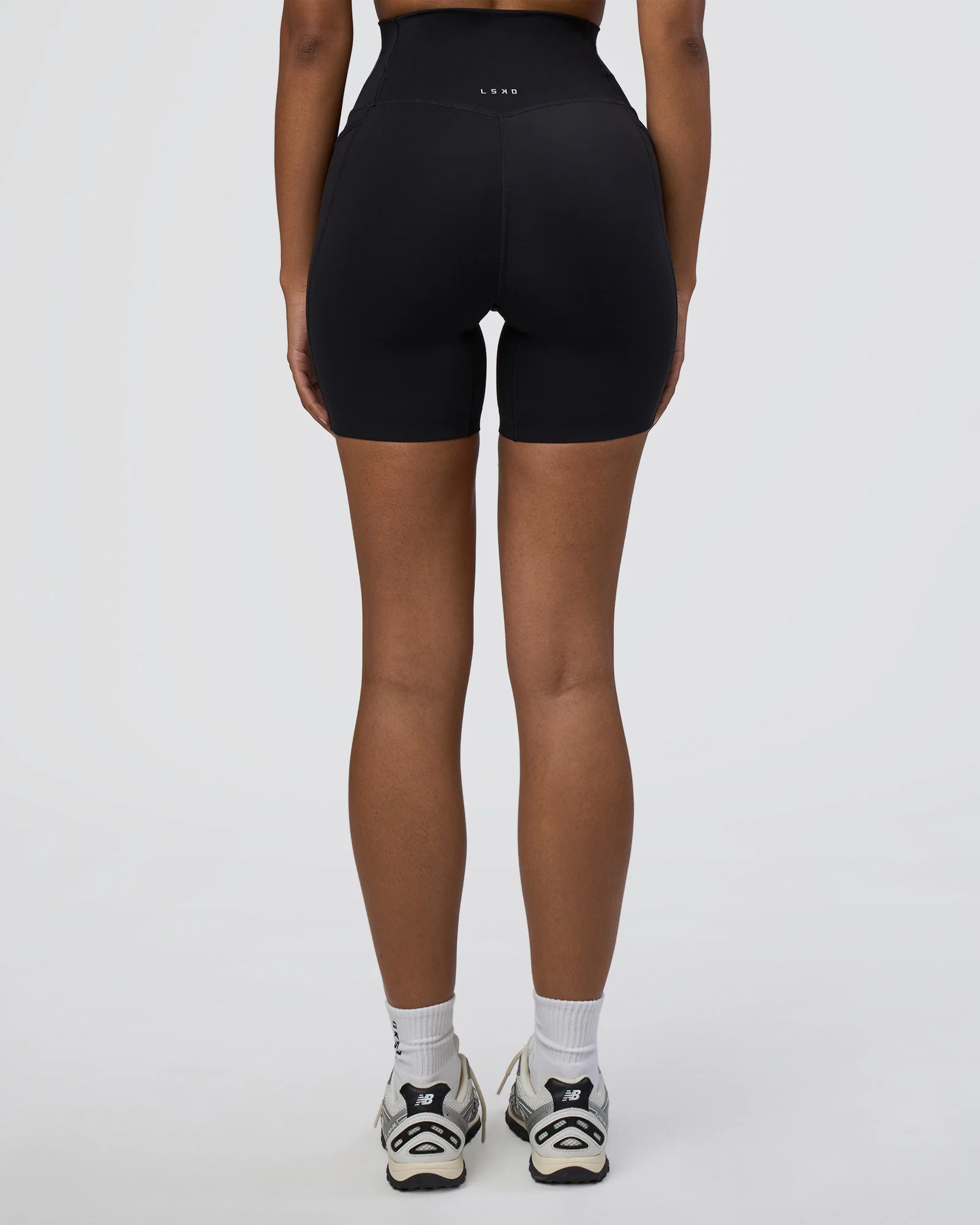 Elixir Ultra High-Rise 6" Short Pockets - Black - Image 4