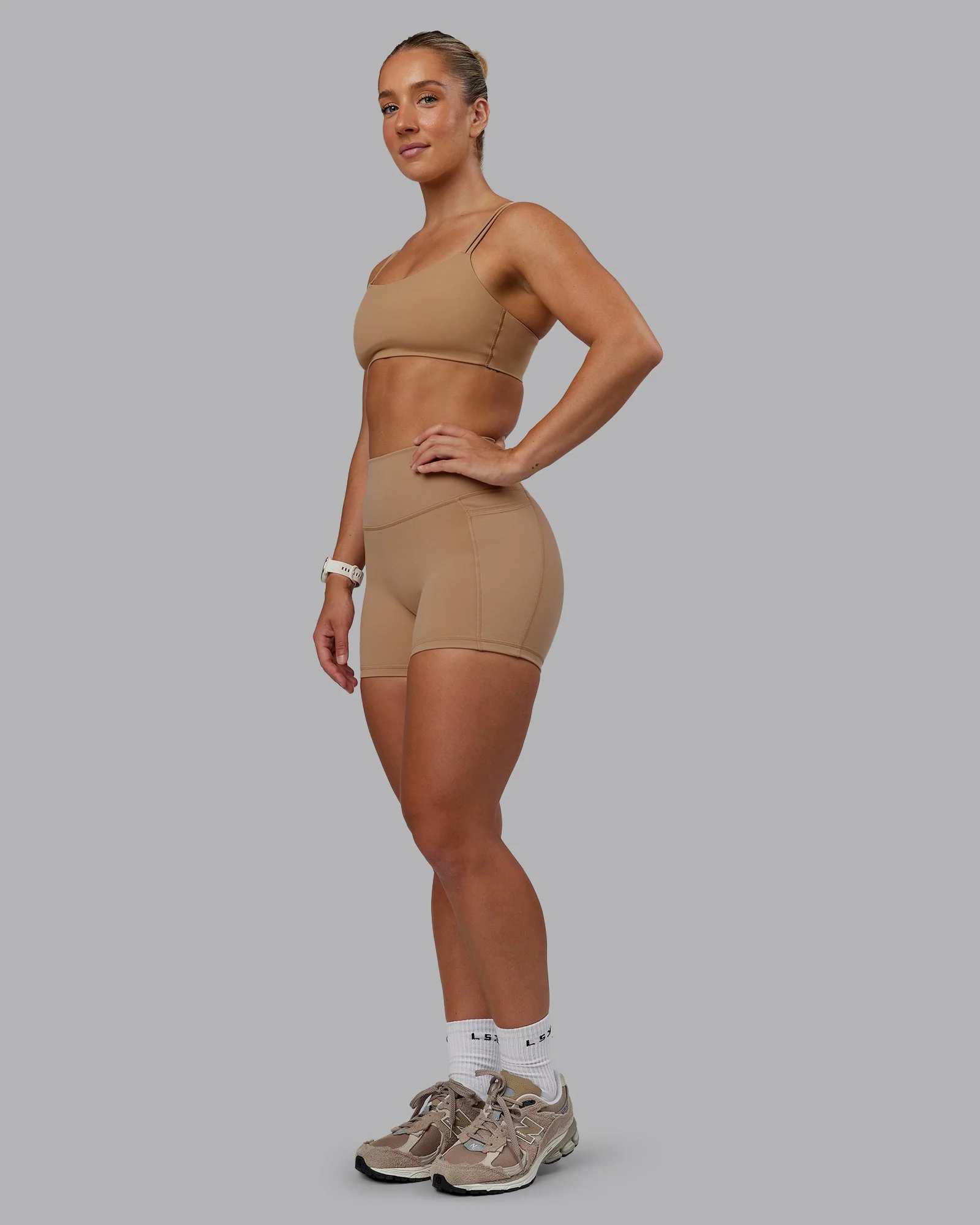 Fusion Ultra High-Rise 4" Short Pockets - Warm Smoke - Image 5
