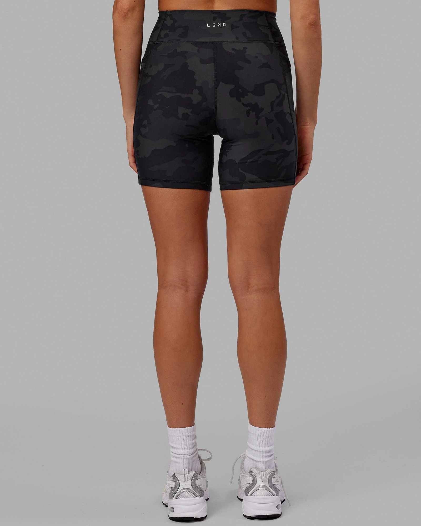 Fusion Ultra High-Rise 6" Short Pockets - Black Camo - Image 5