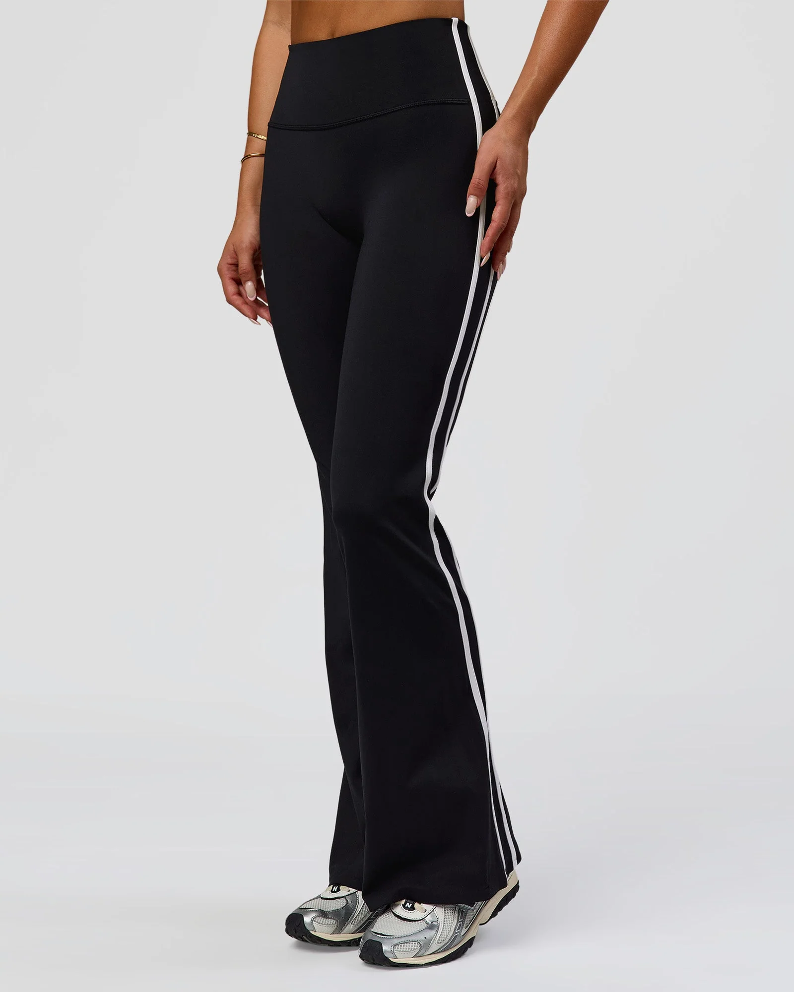 Fusion V-Contour Bind High-Rise Flared Legging - Black-white - Image 5
