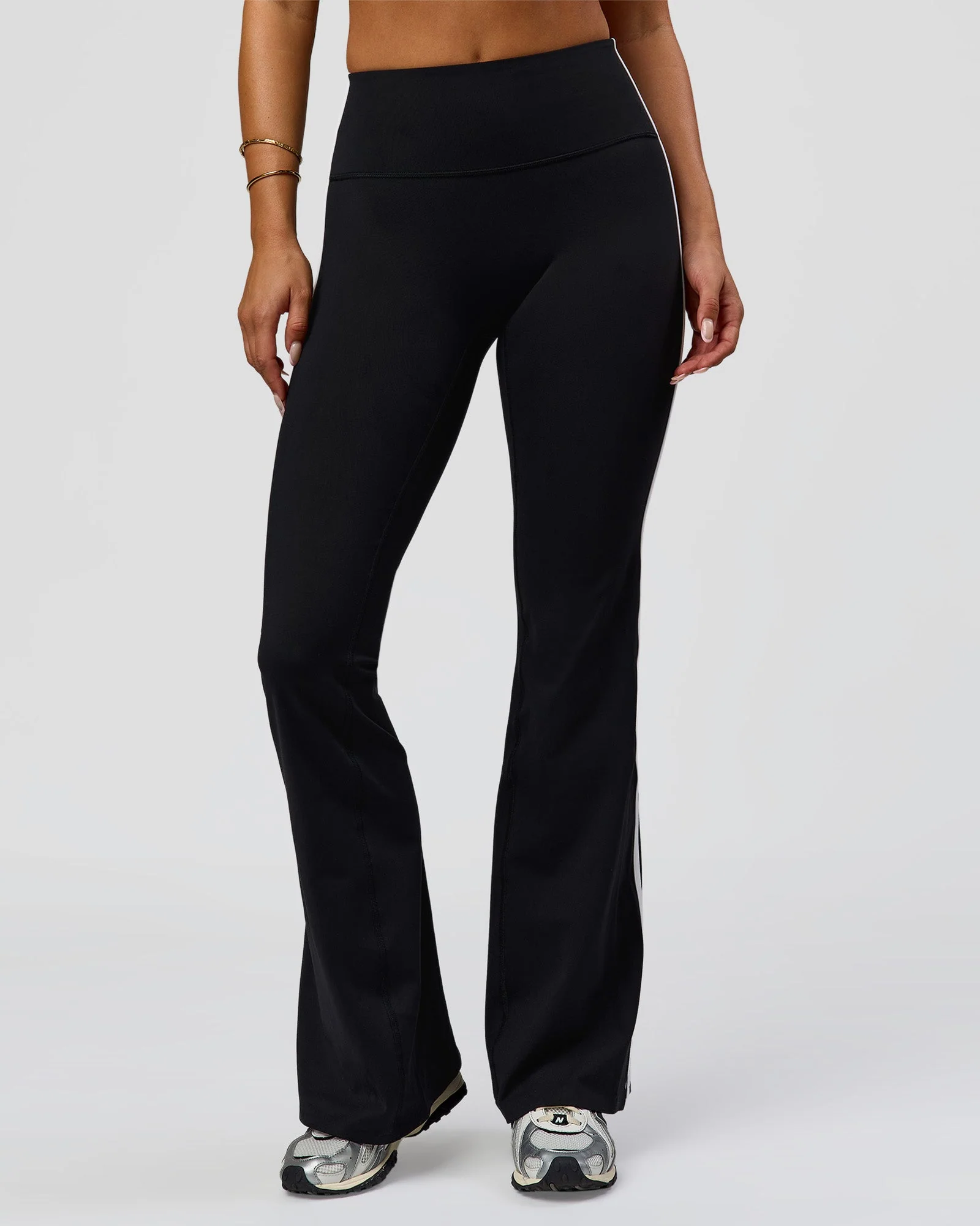 Fusion V-Contour Bind High-Rise Flared Legging - Black-white - Image 9