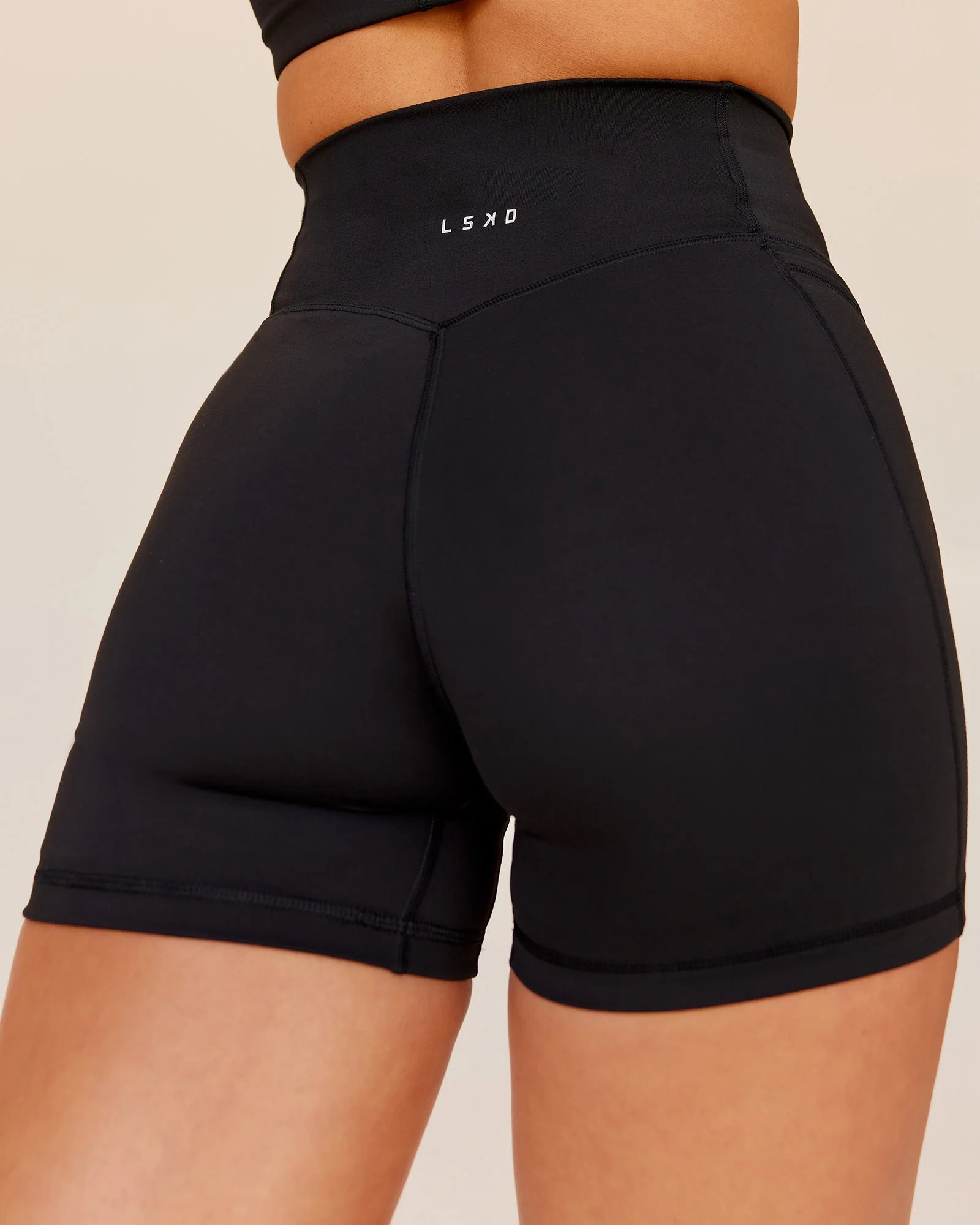 Fusion V-Contour Ultra High-Rise 4" Short Pockets - Black