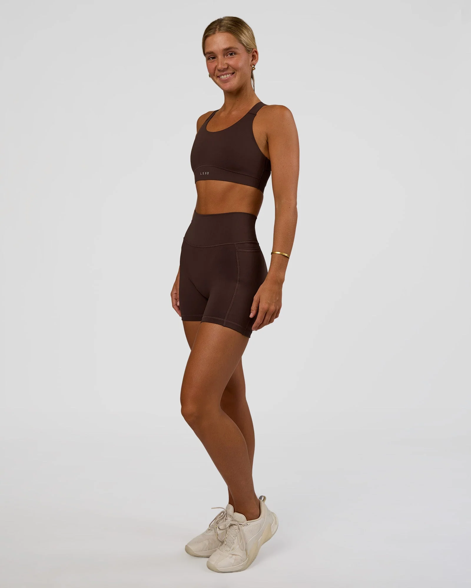 Fusion V-Contour Ultra High-Rise 4' Short Pockets - Hot Chocolate - Image 3