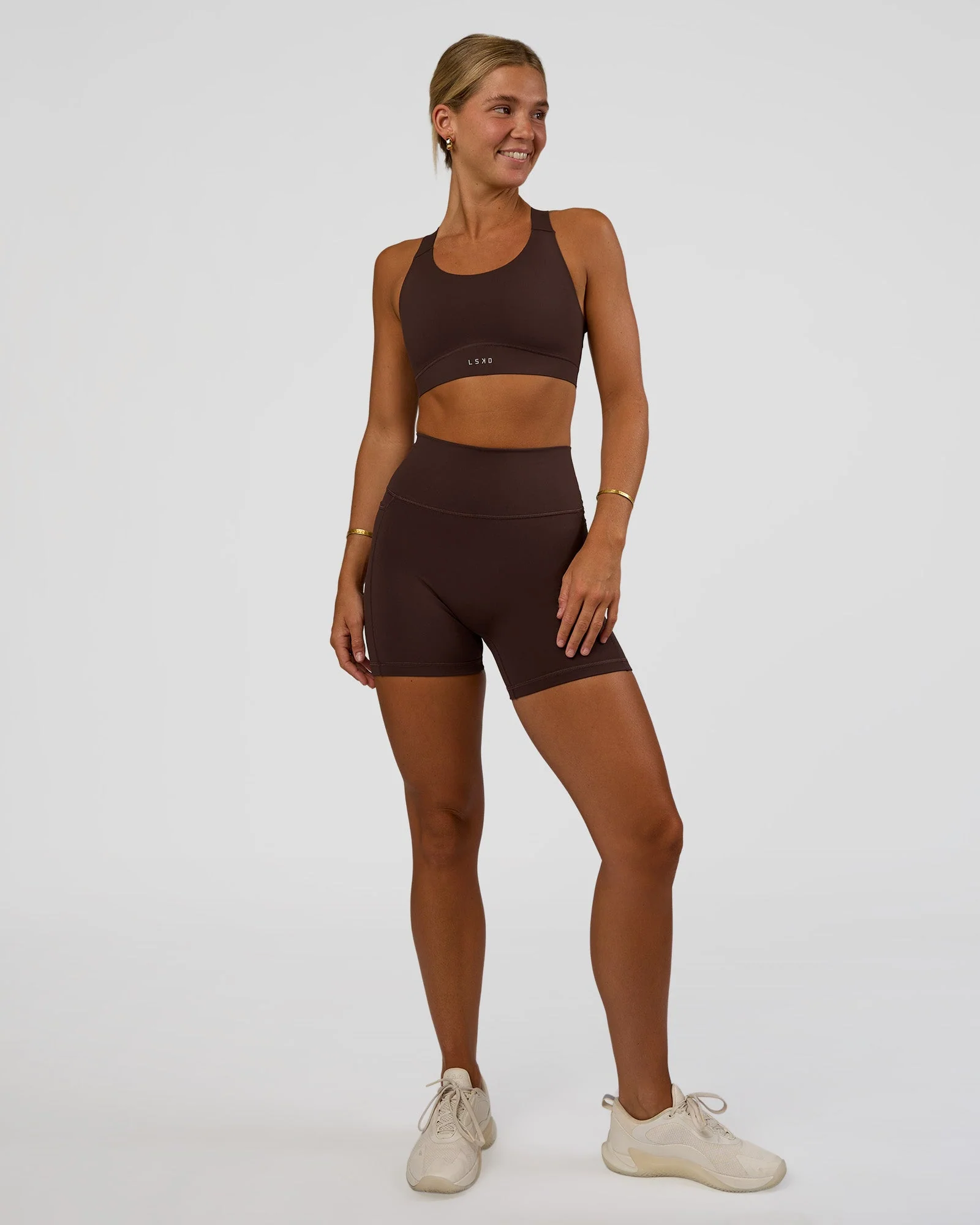 Fusion V-Contour Ultra High-Rise 4' Short Pockets - Hot Chocolate - Image 6