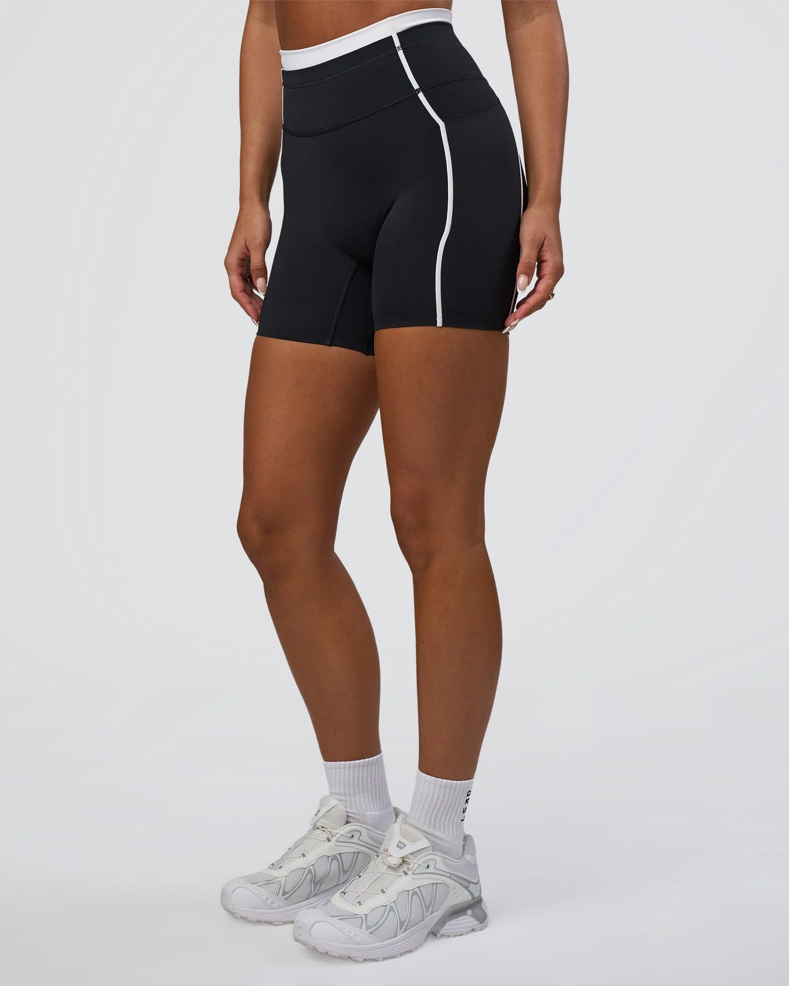 Liberate Contrast High-Rise 6" Short Pockets - Black-White