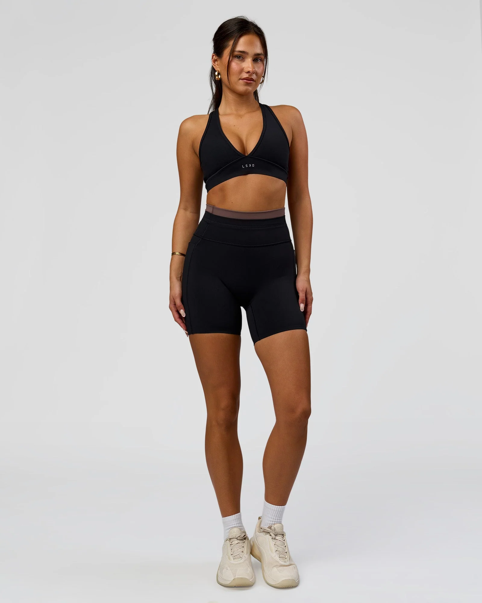 Liberate High-Rise 6" Short Pockets - Black-Cocoa Powder - Image 3