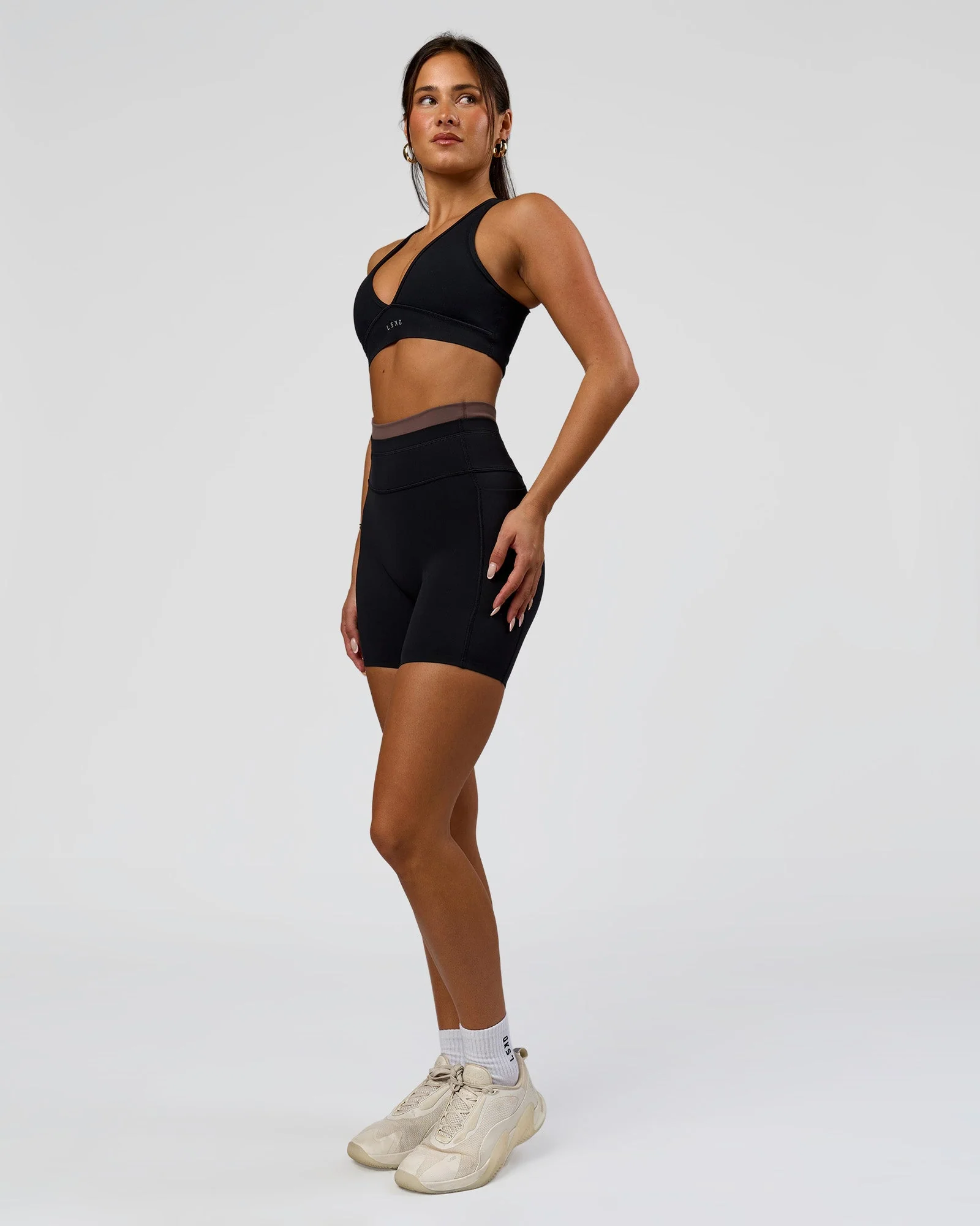 Liberate High-Rise 6" Short Pockets - Black-Cocoa Powder - Image 4