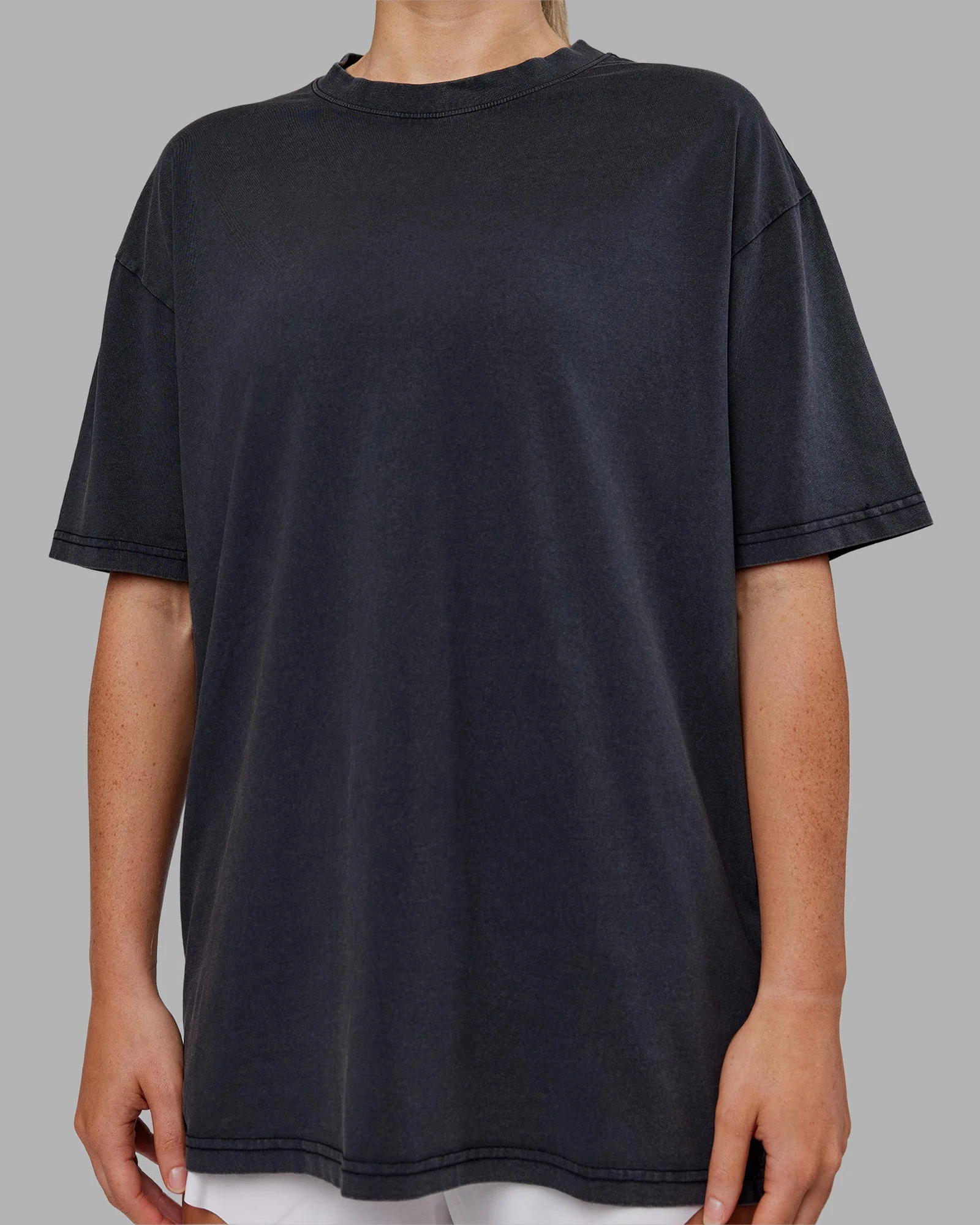 Love The Run FLXCotton Tee Oversize - Black Washed-Circular Gray - Image 11