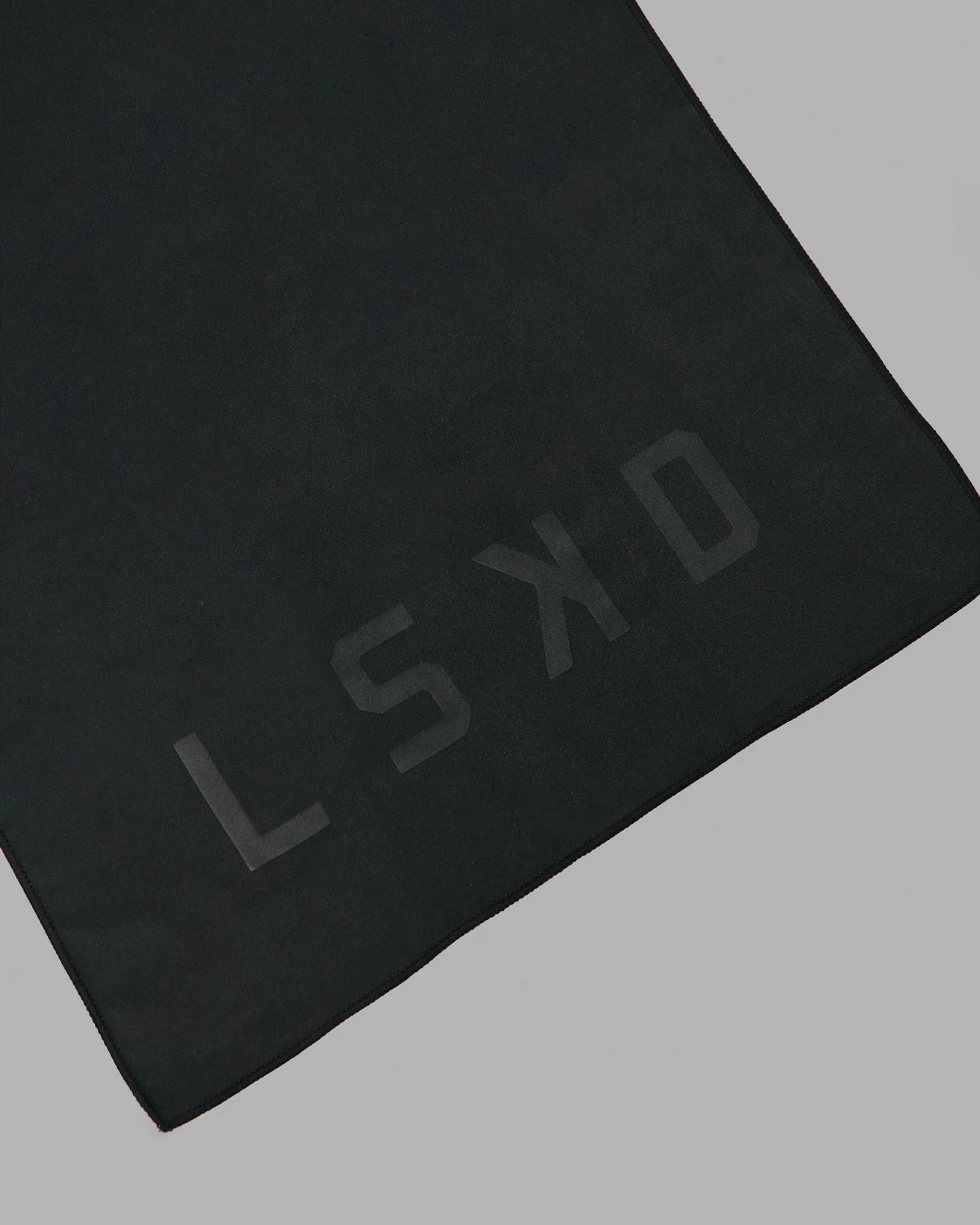 Perform Microfibre Lightweight Towel Small - Black - Image 3