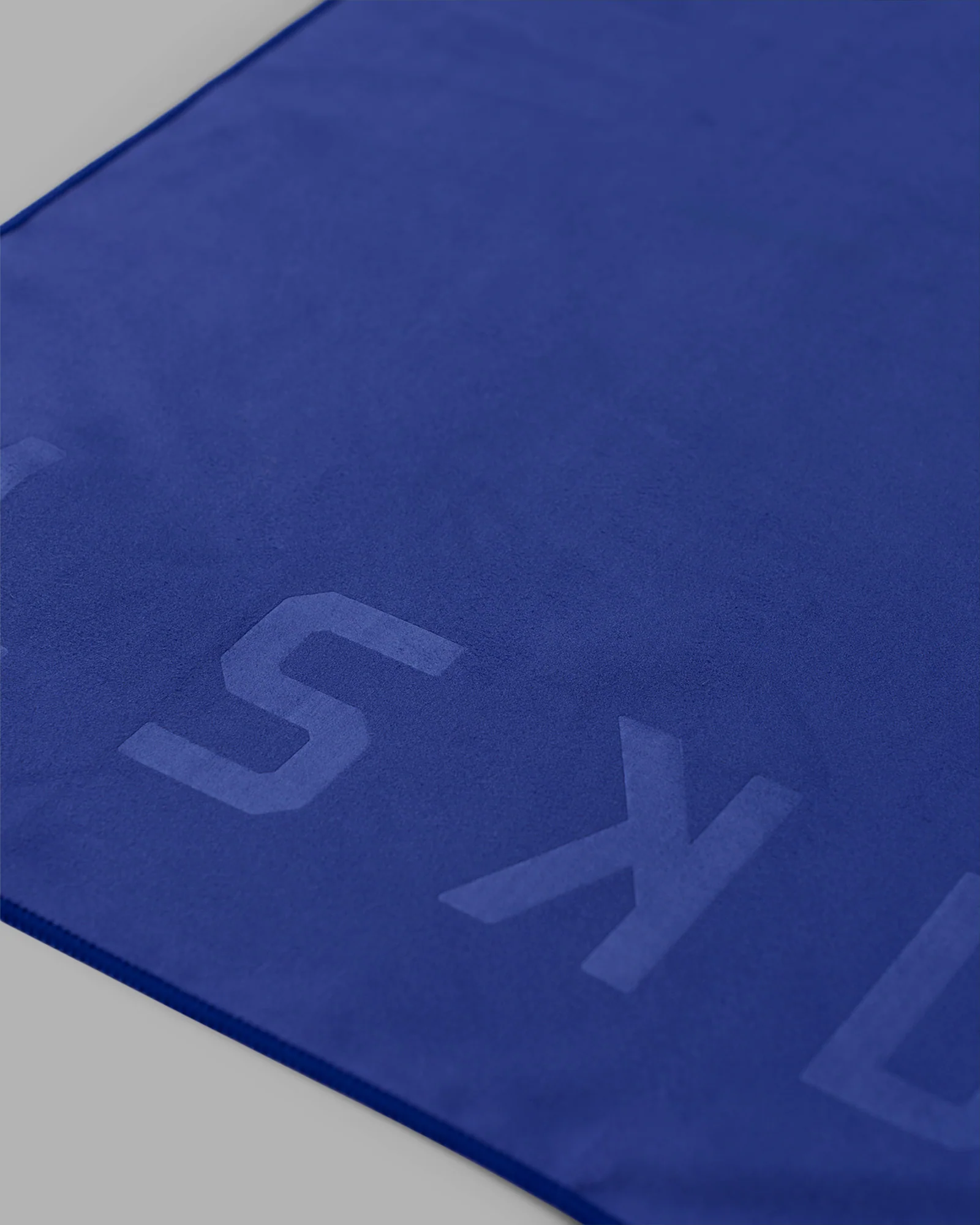 Perform Microfibre Lightweight Towel Small - Power Cobalt - Image 4