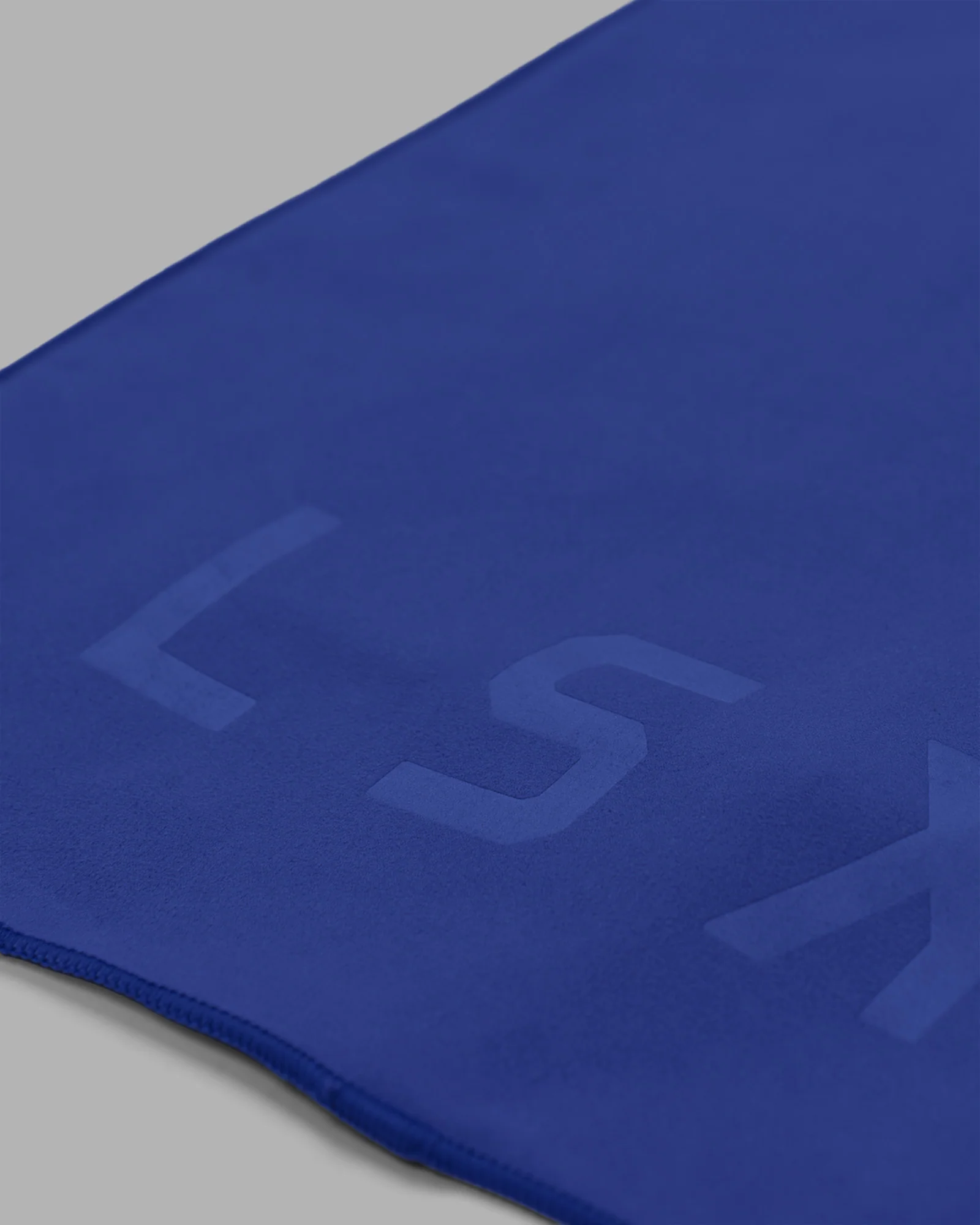 Perform Microfibre Lightweight Towel Medium - Power Cobalt - Image 5