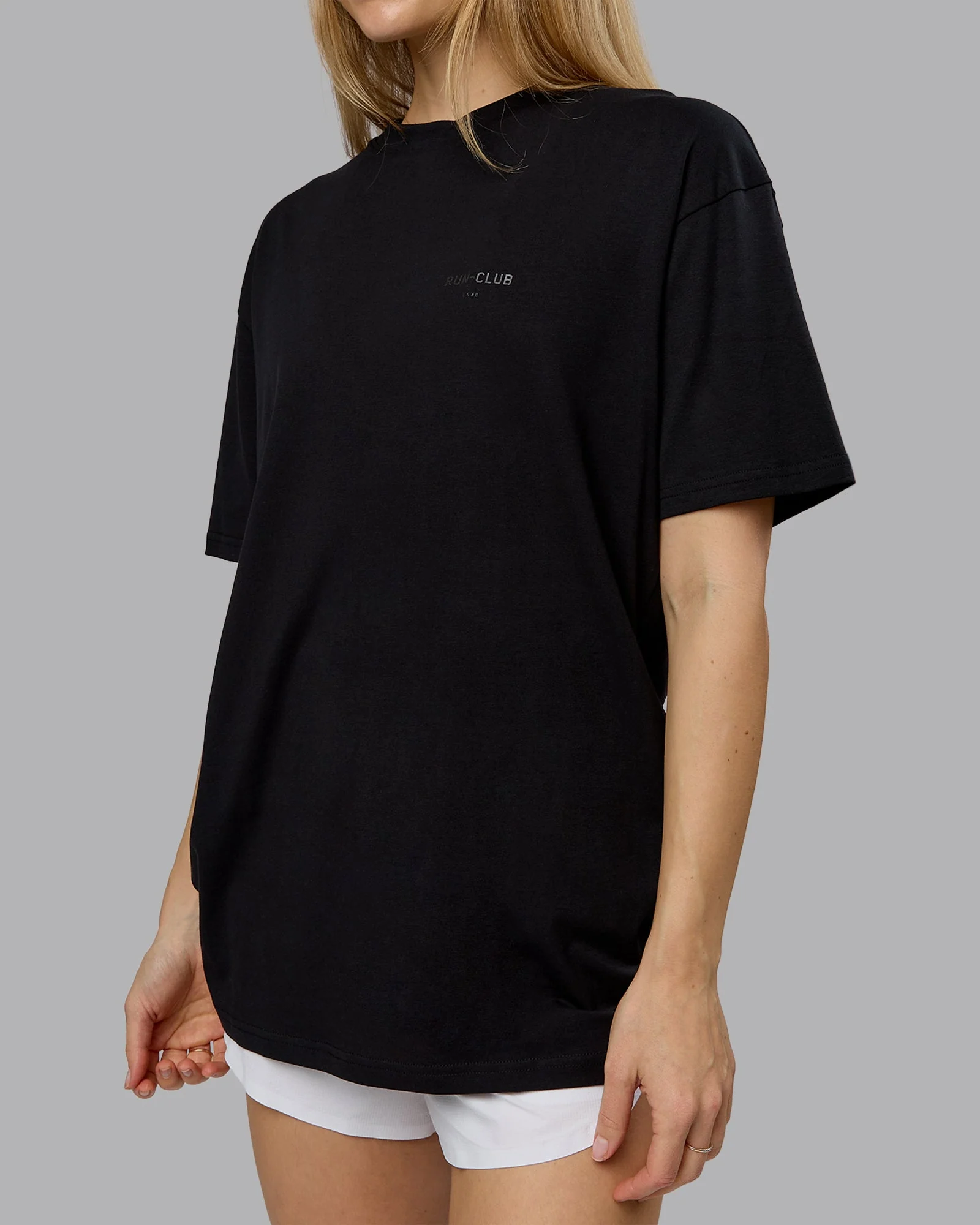 RUN CLUB FLXCotton Tee Oversize - Black-Reflective - Image 10