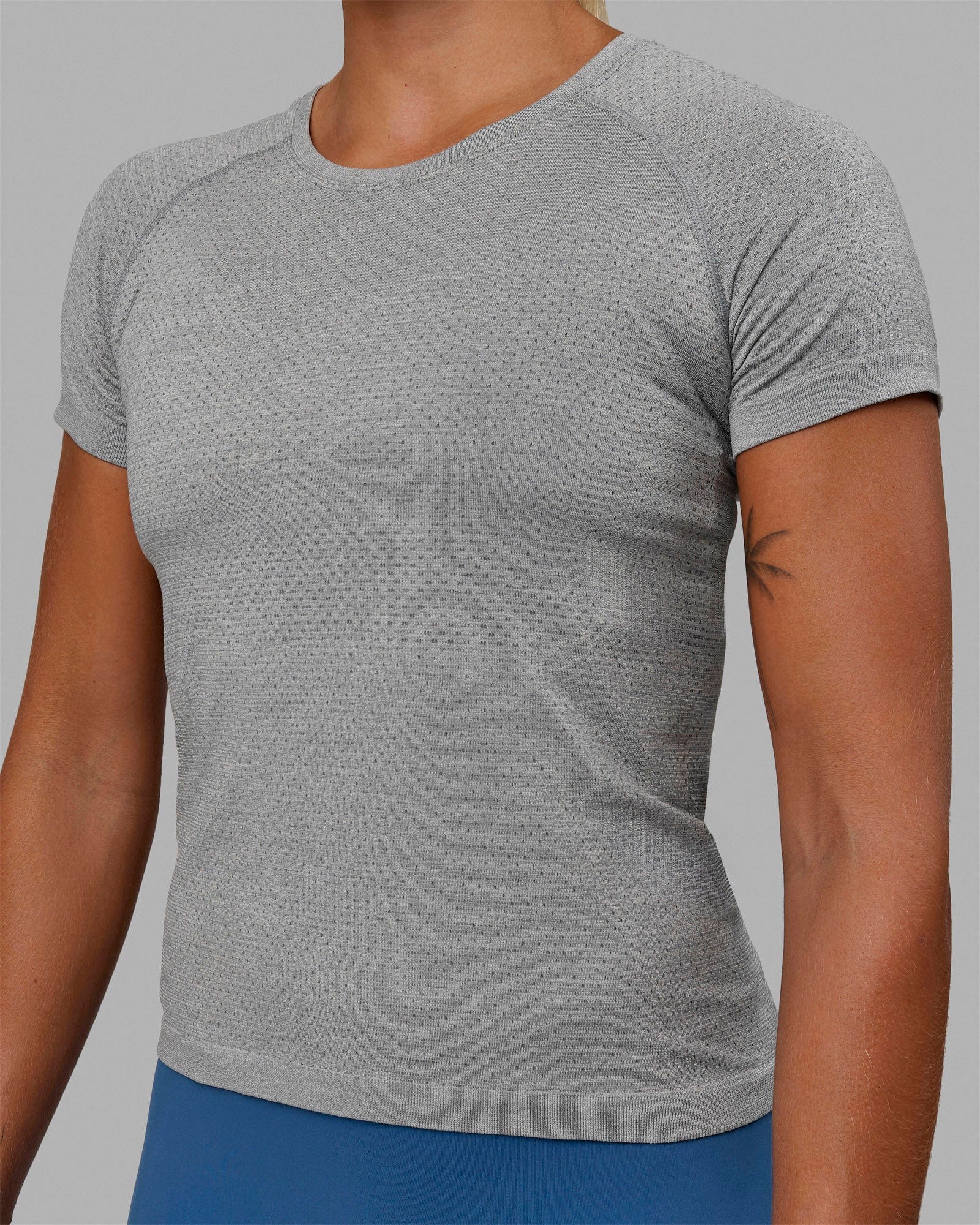 AeroFLX+ Seamless Tee - Light Grey/Light Grey - Image 6